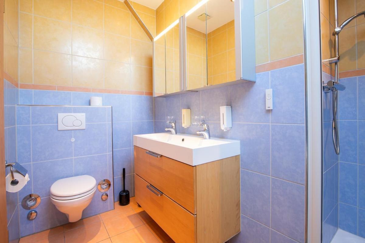 Special Roger F Rabbit 4 Apartment, Roche Towers, 10-star *