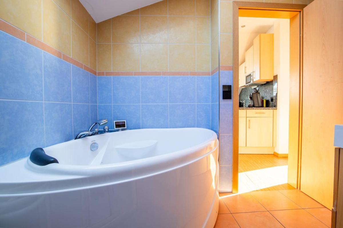 Appartement Special Roger F Rabbit 4 Apartment, Roche Towers, 10-star